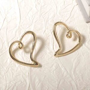 Minimalist and creative design with hollowed out personalized alloy heart earrings, elegant and versatile Valentine's Day fashion style