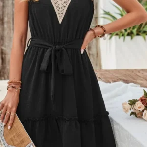 Solid color V-neck sleeveless lace cinched waist dress