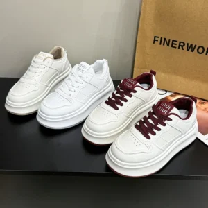 Versatile breathable anti slip board shoes for autumn and winter thick soled height increasing white shoes
