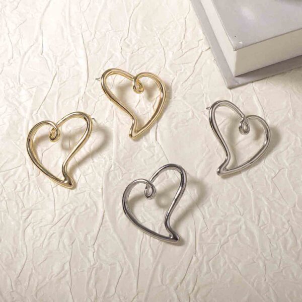 Minimalist and creative design with hollowed out personalized alloy heart earrings, elegant and versatile Valentine's Day fashion style - Image 2