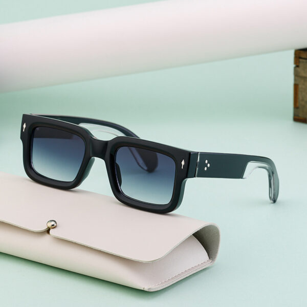 Fashionable boxy sunglasses for men with a simple frame that can be paired with nearsighted glasses - Image 3