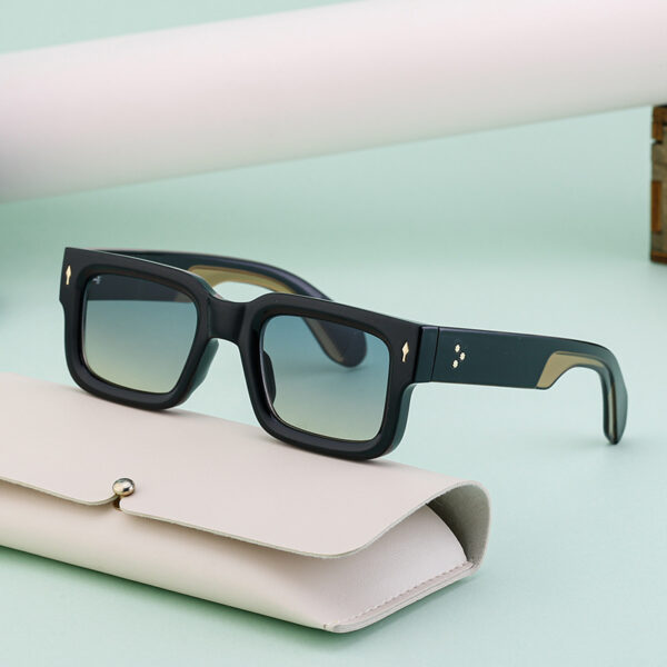 Fashionable boxy sunglasses for men with a simple frame that can be paired with nearsighted glasses - Image 2