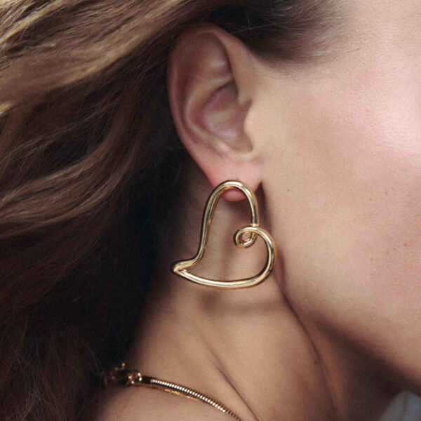 Minimalist and creative design with hollowed out personalized alloy heart earrings, elegant and versatile Valentine's Day fashion style - Image 6